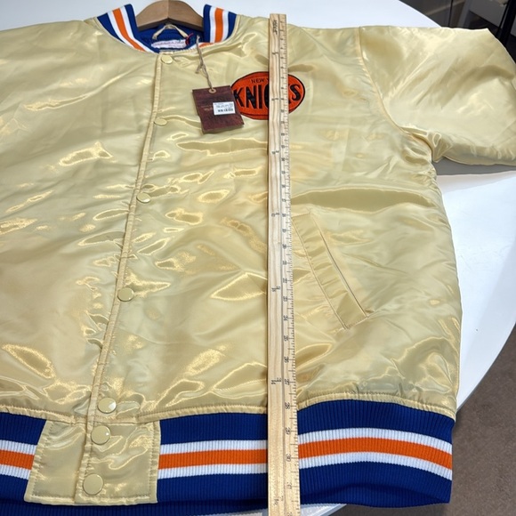 Mitchell & Ness Knicks Big & Tall Gold Satin New York Knicks Jacket NWT - Picture 9 of 12
